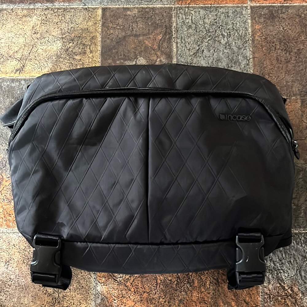 Incase Diamond Wire Reform Sling - Used